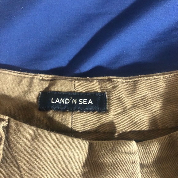 Land N’ Sea size 8 short khaki shorts with pockets and button - Picture 3 of 5